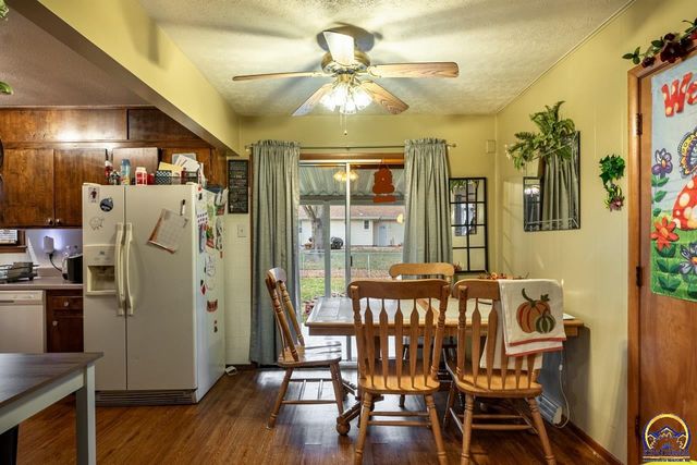 5232 SW Belle TER, Topeka, KS 66604