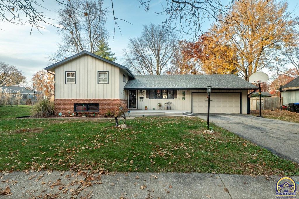 5232 SW Belle TER, Topeka, KS 66604