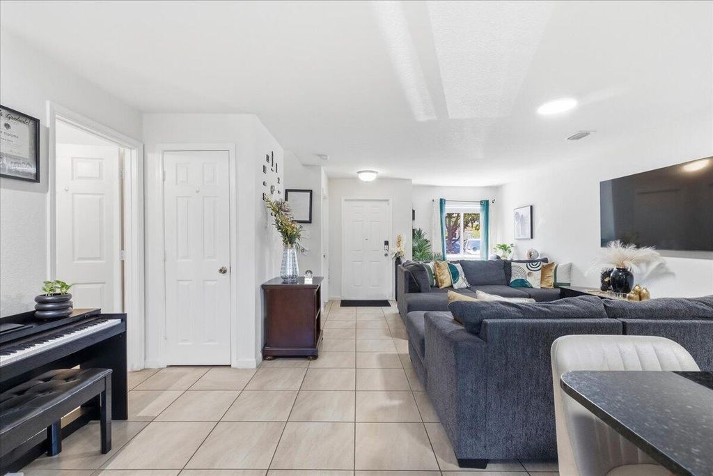 Image 13 of property listing at 1340 SW 53rd Avenue, North Lauderdale, FL 33068
