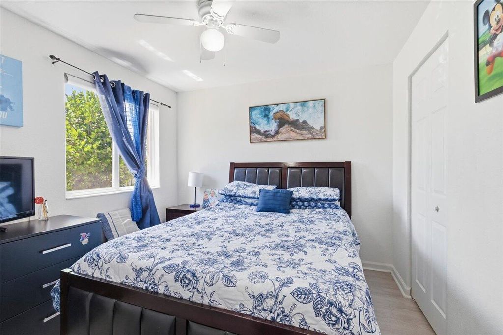 Image 17 of property listing at 1340 SW 53rd Avenue, North Lauderdale, FL 33068