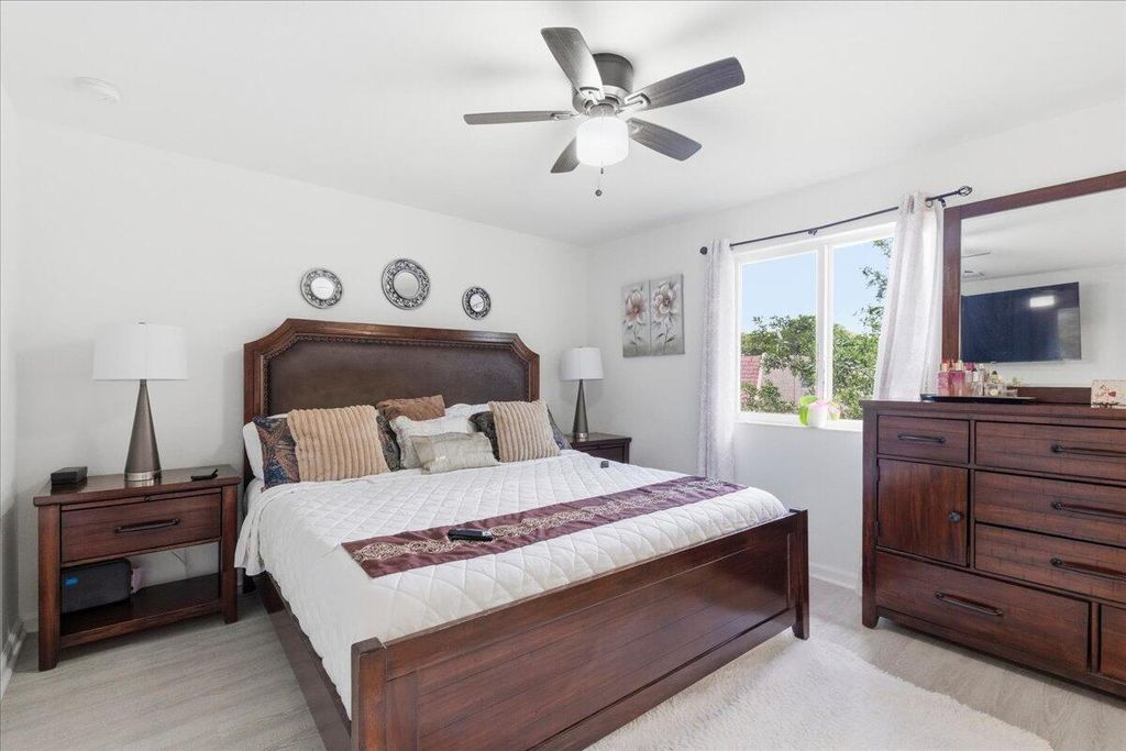 Image 20 of property listing at 1340 SW 53rd Avenue, North Lauderdale, FL 33068