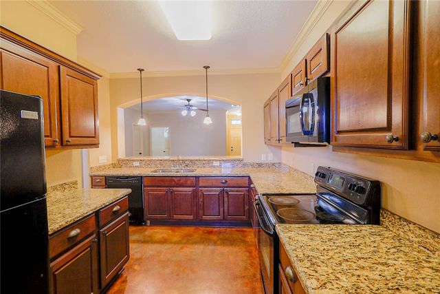500 Deacon Drive W, College Station, TX 77845