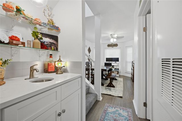 18617 Egret Bay Boulevard 1101, Houston, TX 77058