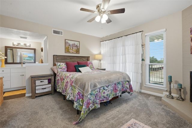 18617 Egret Bay Boulevard 1101, Houston, TX 77058