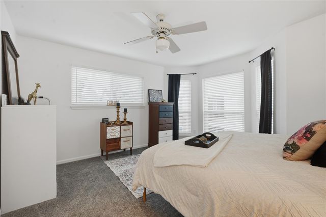 18617 Egret Bay Boulevard 1101, Houston, TX 77058