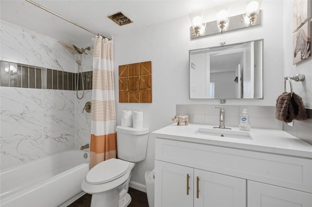 18617 Egret Bay Boulevard 1101, Houston, TX 77058