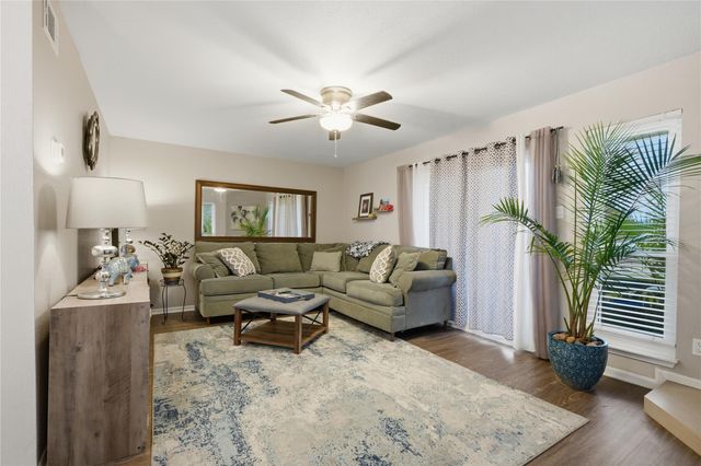 18617 Egret Bay Boulevard 1101, Houston, TX 77058