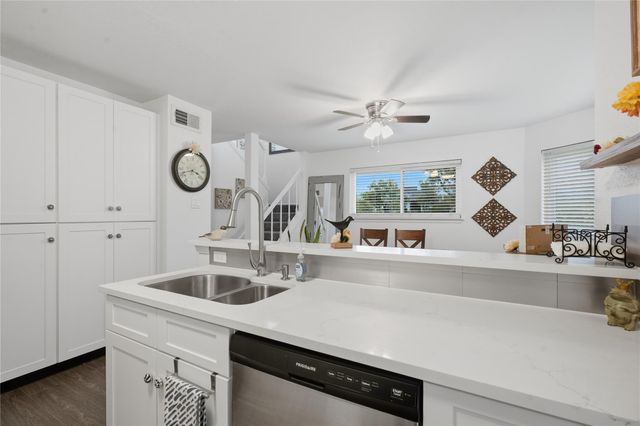 18617 Egret Bay Boulevard 1101, Houston, TX 77058