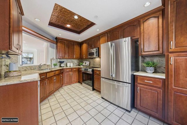 994 La Mesa Terrace F, Sunnyvale, CA 94086