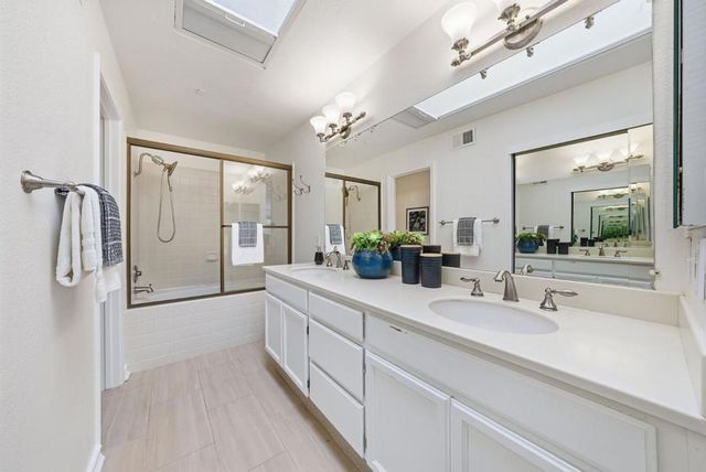 994 La Mesa Terrace F, Sunnyvale, CA 94086