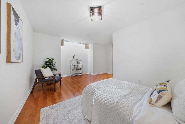 994 La Mesa Terrace F, Sunnyvale, CA 94086