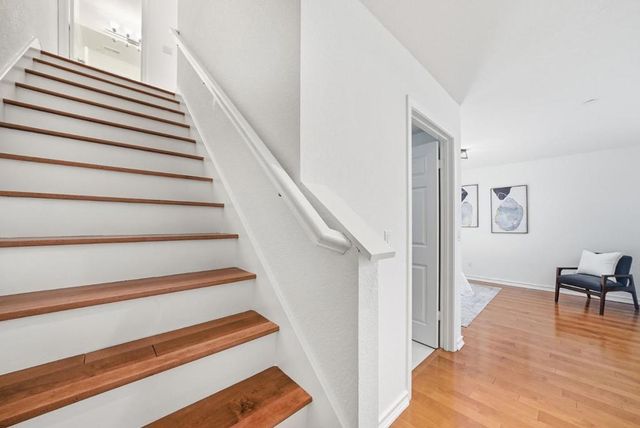 994 La Mesa Terrace F, Sunnyvale, CA 94086