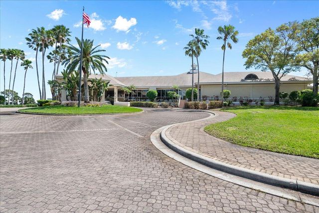 2424 SW Foxpoint Trail, Palm City, FL 34990