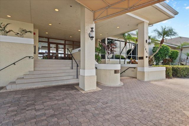 2424 SW Foxpoint Trail, Palm City, FL 34990