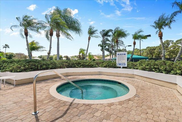 2424 SW Foxpoint Trail, Palm City, FL 34990