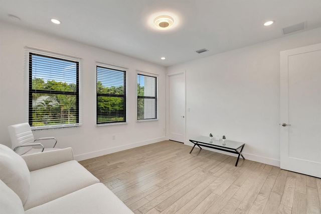 8080 Laurel Falls Drive, Boca Raton, FL 33496