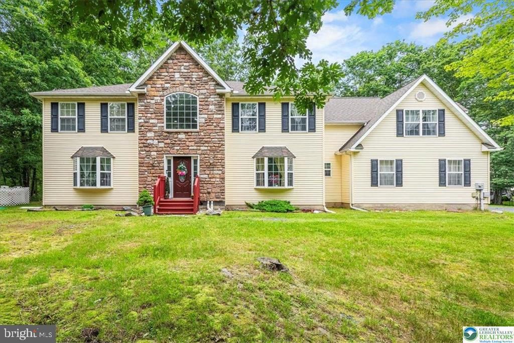 210 SWARTSBURO DR, Tamiment, PA 18371