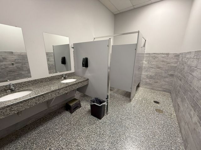 1049 W Main Street, Sleepy Hollow, IL 60118