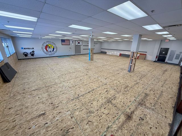 1049 W Main Street, Sleepy Hollow, IL 60118