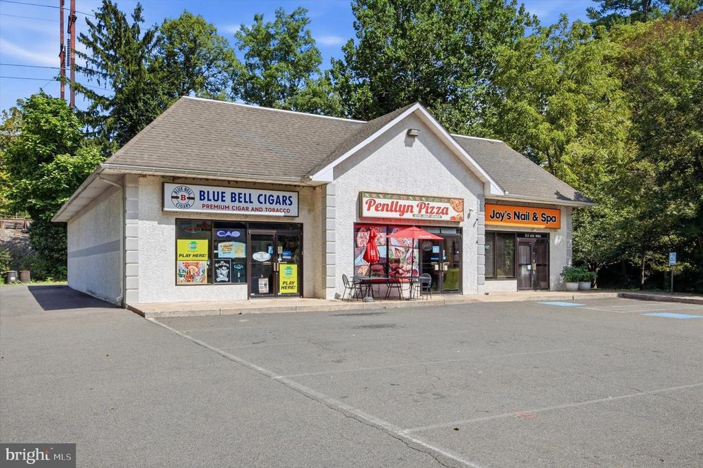 401 PENLLYN PIKE, PENLLYN, PA 19422 — exterior