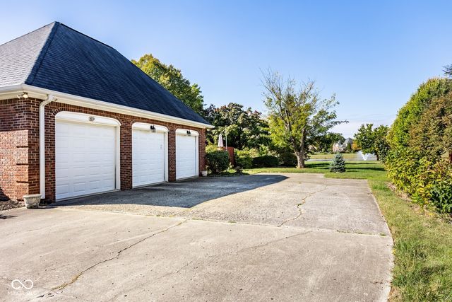 9628 Summerlakes Drive, Carmel, IN 46032