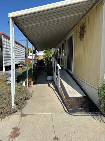 301 E Foothill 24, Pomona, CA 91767