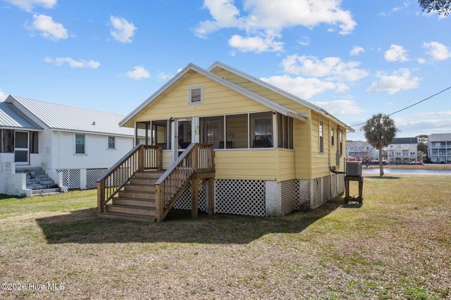 305 Atlanta Avenue, Carolina Beach, NC 28428