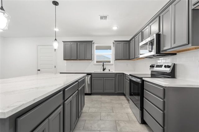 807 Chateau Court, Kingfisher, OK 73750