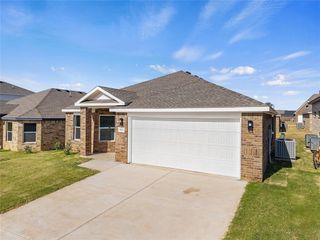 807 Chateau Court, Kingfisher, OK 73750