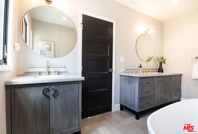 311 N MANSFIELD Avenue U, Los Angeles, CA 90036