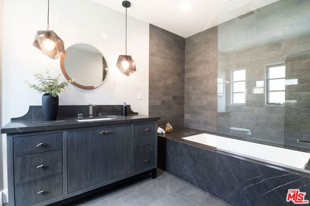 311 N MANSFIELD Avenue U, Los Angeles, CA 90036