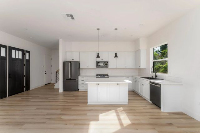 710 Passion Court, Vista, CA 92083