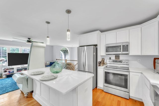 15 Bailey St, Agawam, MA 01001