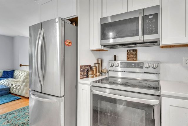 15 Bailey St, Agawam, MA 01001