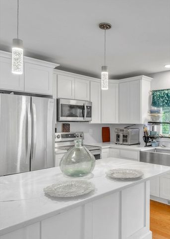 15 Bailey St, Agawam, MA 01001