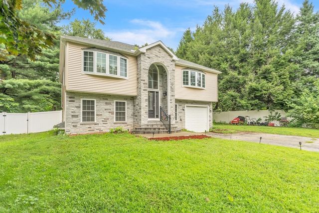 15 Bailey St, Agawam, MA 01001