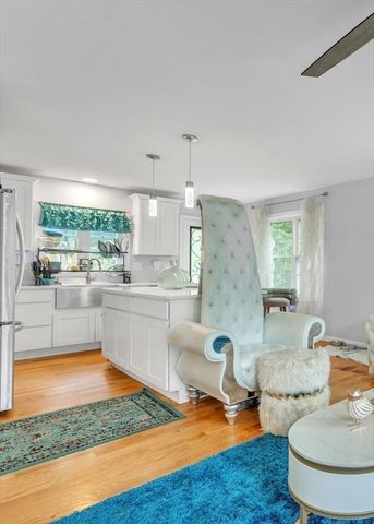 15 Bailey St, Agawam, MA 01001