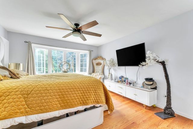 15 Bailey St, Agawam, MA 01001