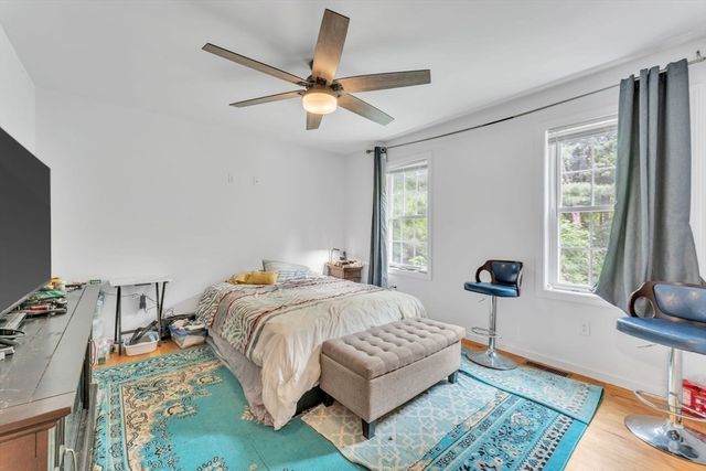 15 Bailey St, Agawam, MA 01001