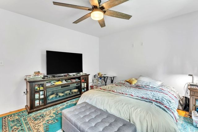 15 Bailey St, Agawam, MA 01001
