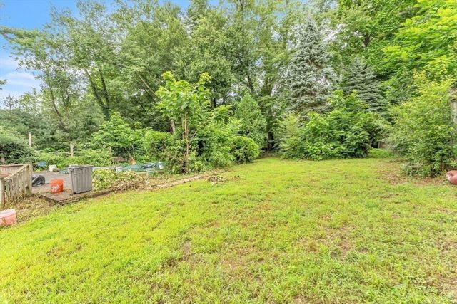 15 Bailey St, Agawam, MA 01001