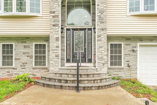 15 Bailey St, Agawam, MA 01001
