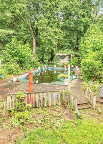15 Bailey St, Agawam, MA 01001