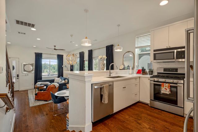 2812 Oak Springs DR 1, Austin, TX 78702