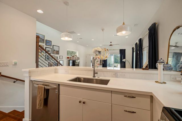 2812 Oak Springs DR 1, Austin, TX 78702