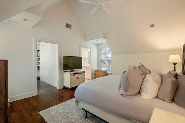 2812 Oak Springs DR 1, Austin, TX 78702