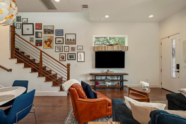 2812 Oak Springs DR 1, Austin, TX 78702