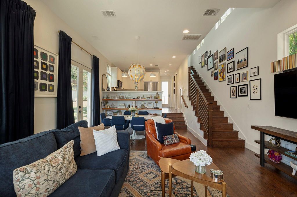 2812 Oak Springs DR 1, Austin, TX 78702