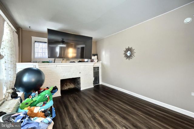 1705 W MARKET ST, York, PA 17404