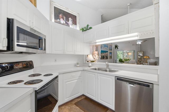 1812 SE Hideaway Circle, Port St. Lucie, FL 34952